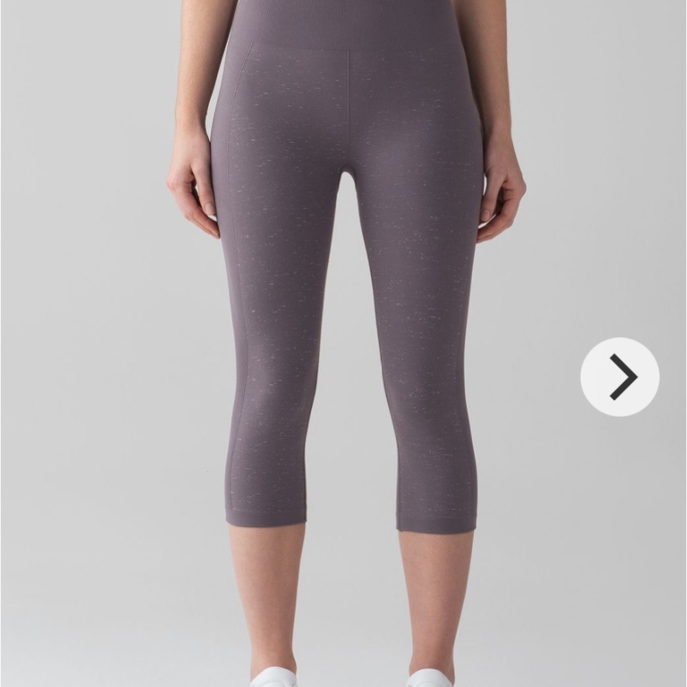 Lululemon Free To Flow Crop 17” Magnum/White size 6 - Picture 4 of 15